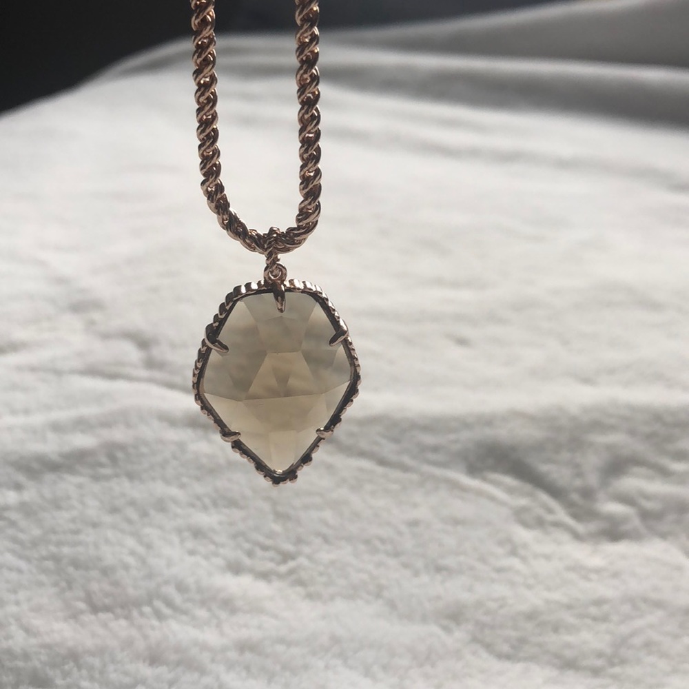 NEVER WORN RARE Kendra Scott pendant necklace